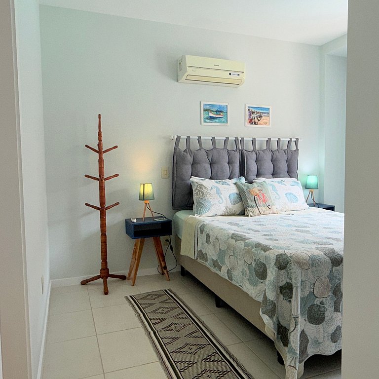 Apartamento terreo, entre piscinas, sol e praia