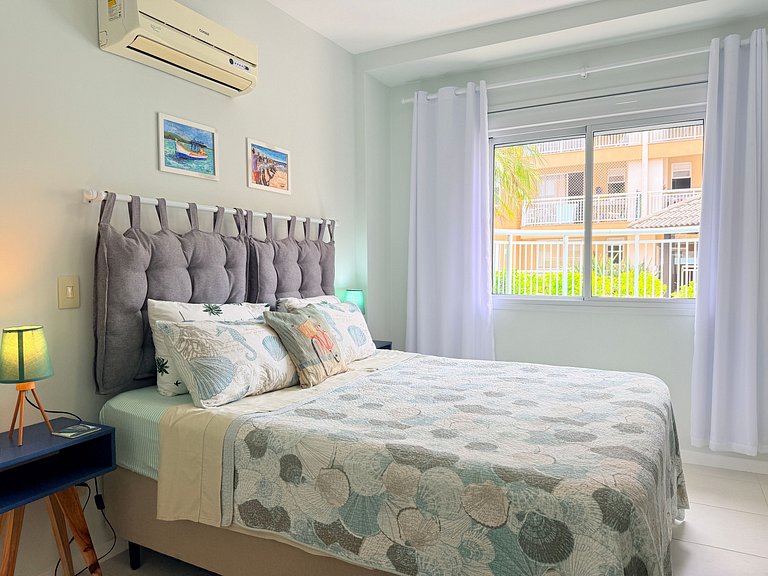 Apartamento terreo, entre piscinas, sol e praia