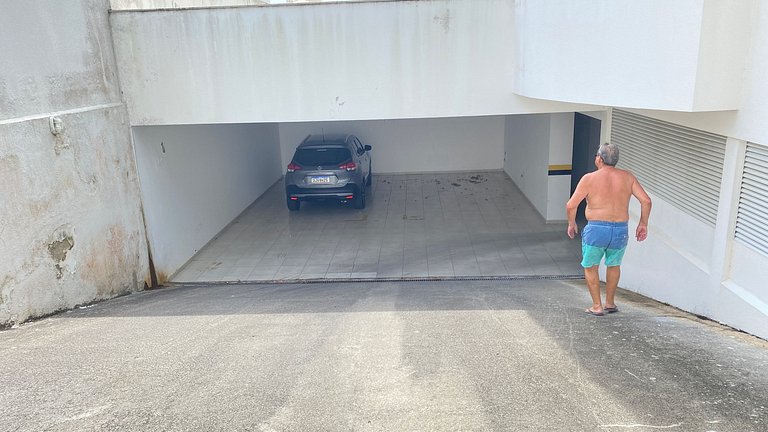 Entre o mar e a montanha, a apenas 600 metros da praia