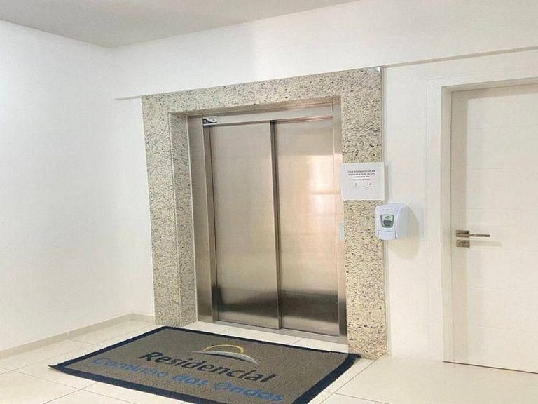 Praia e sossego, apê entre o mar e a montanha