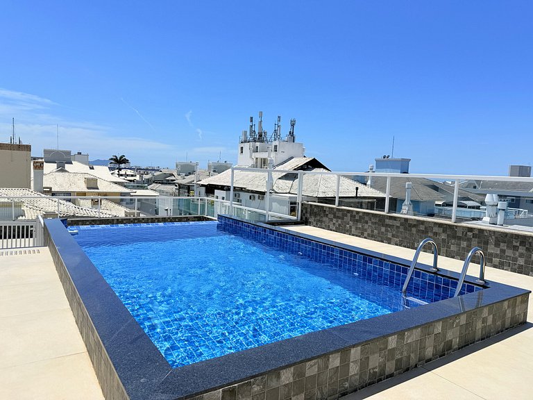 Res. c/ piscina borda infinita passos da praia e ao lado da