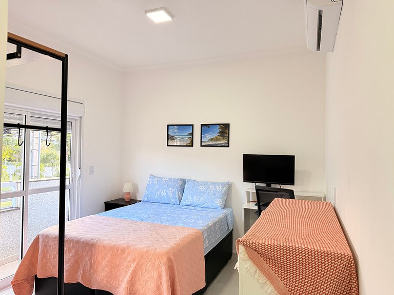 Espaço prático e clean 700 mts praia