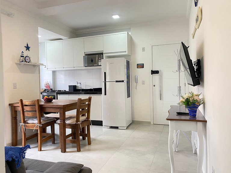 Espaço prático e clean 700 mts praia