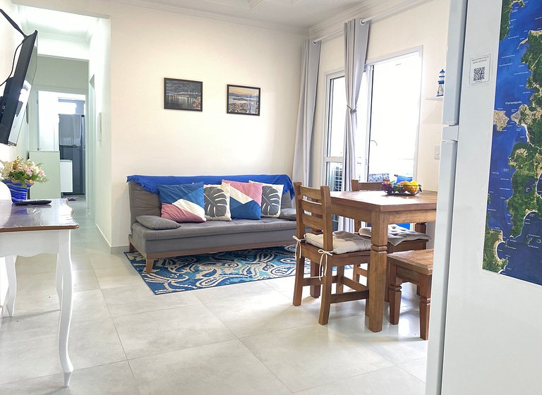 Espaço prático e clean 700 mts praia