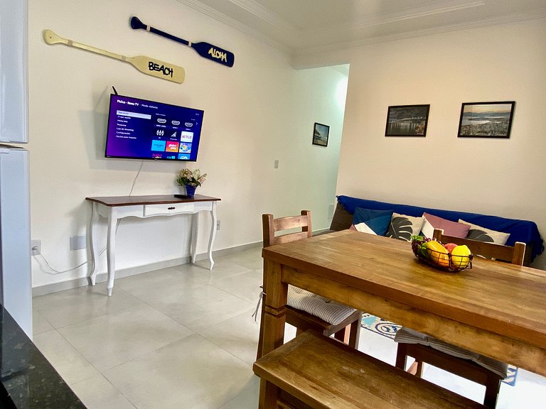 Espaço prático e clean 700 mts praia