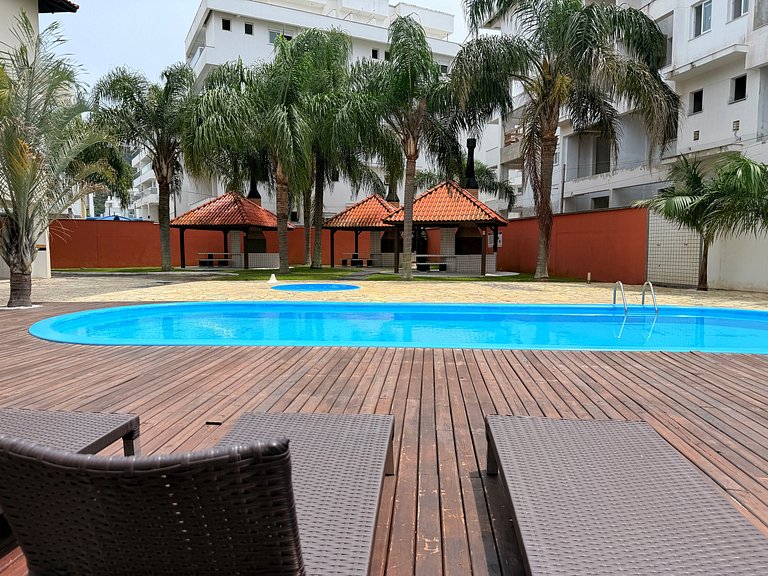 Caminhe 150 m até a praia, volte p/piscina e quiosque com ch