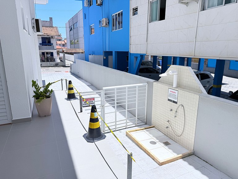 Apê 1 dorm. garagens grandes- Passos da Praia e centrinho do