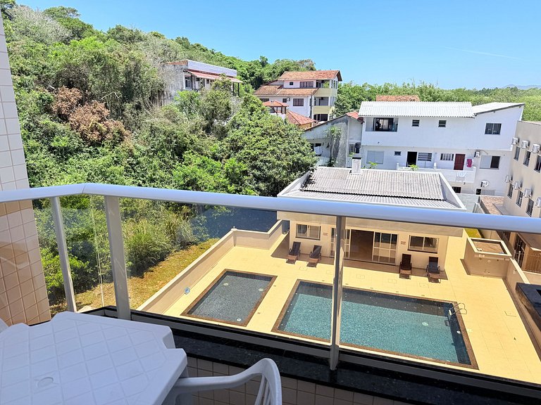 Aconchego com Vista da piscina ,1 quarto, pertinho do mar!