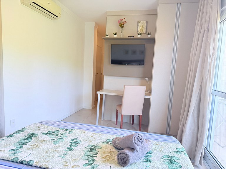 Aconchego com Vista da piscina ,1 quarto, pertinho do mar!