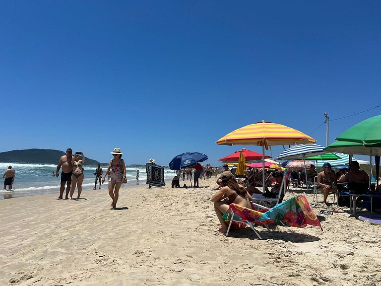 Refúgio familiar c/quiosque, piscinas e praia