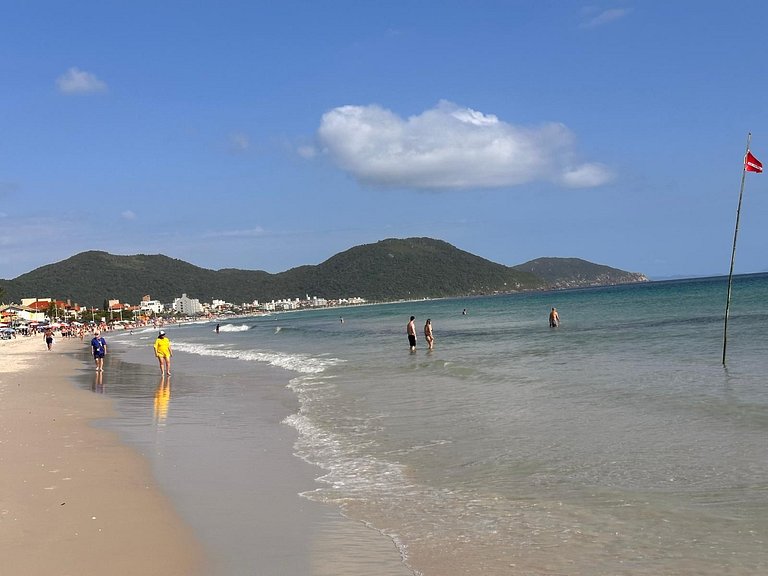 Refúgio familiar c/quiosque, piscinas e praia