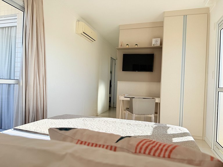 Vista incrível do mar + piscina e praia pertinho