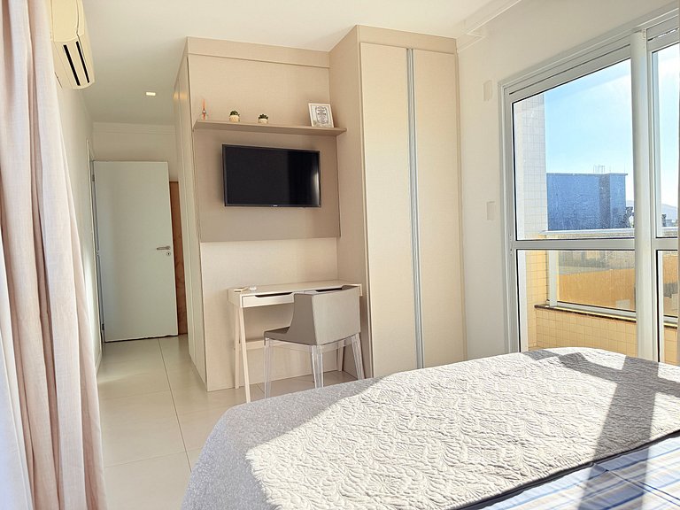 Vista incrível do mar + piscina e praia pertinho