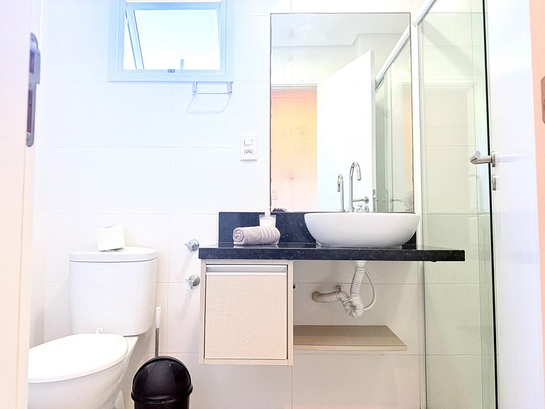 Aconchego com Vista das arvores,1 quarto, pertinho do mar!