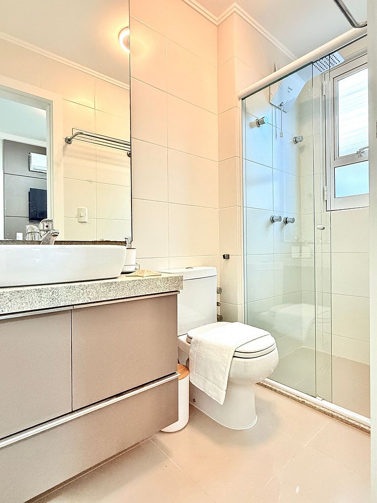 Apê c/ 2 suítes em residencial beira Mar c/piscin