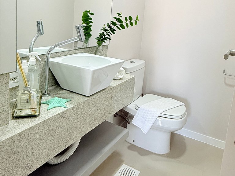 Apê c/ 2 suítes em residencial beira Mar c/piscin