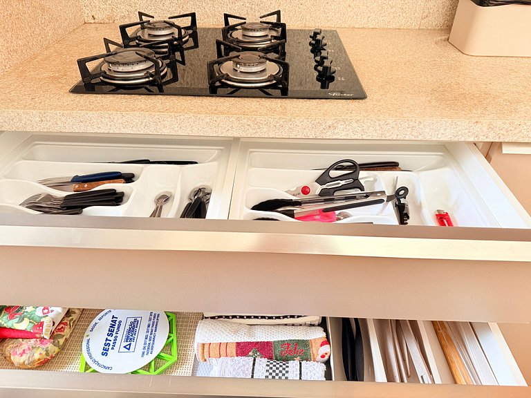 Apê c/ 2 suítes em residencial beira Mar c/piscin