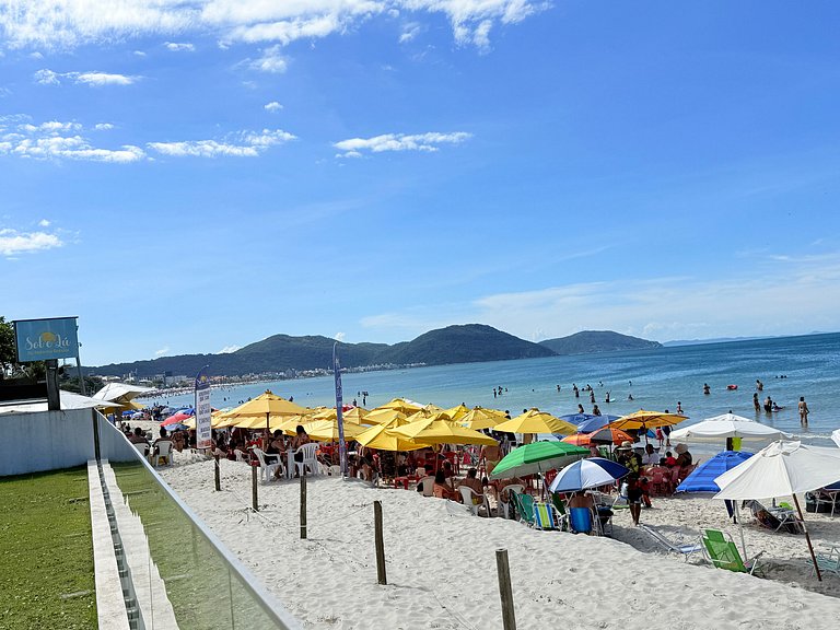 Praia & Piscina - Residencial com saída para a Praia dos Ing