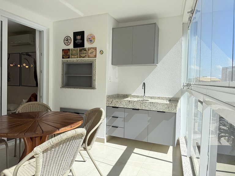 Apê de luxo c/ piscinas borda infinita  e praia