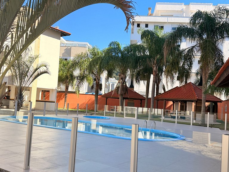 Refúgio familiar c/quiosque, piscinas e praia