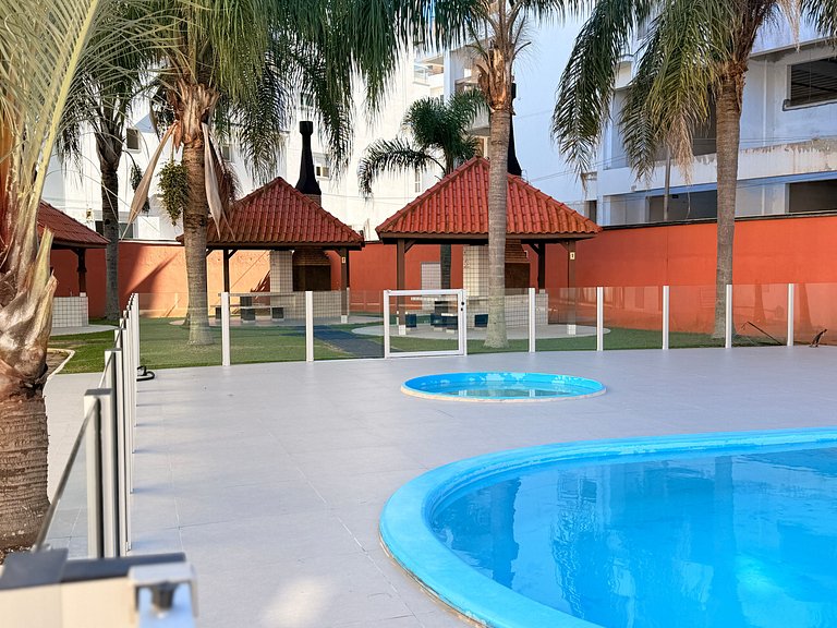 Refúgio familiar c/quiosque, piscinas e praia