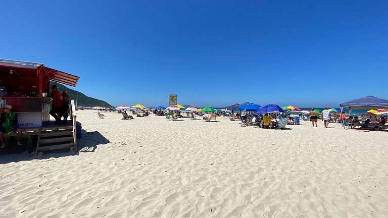 Caminhe 150 m até a praia, volte p/piscina e quiosque com ch