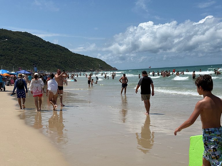Refúgio familiar c/quiosque, piscinas e praia