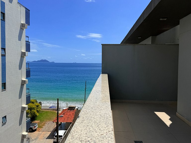 Cobertura c/ jacuzzi em residencial à beira-mar