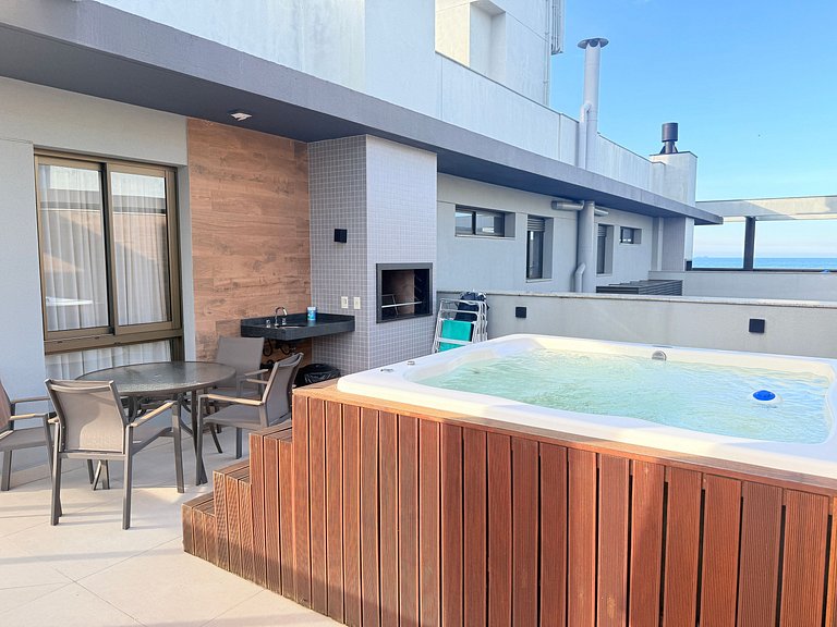 Cobertura c/ jacuzzi em residencial à beira-mar
