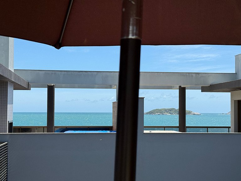 Cobertura c/ jacuzzi em residencial à beira-mar