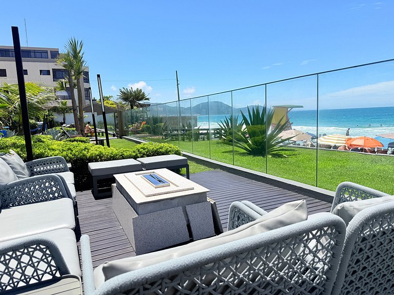 Conforto e Praia: Apê em residencial à beira-mar