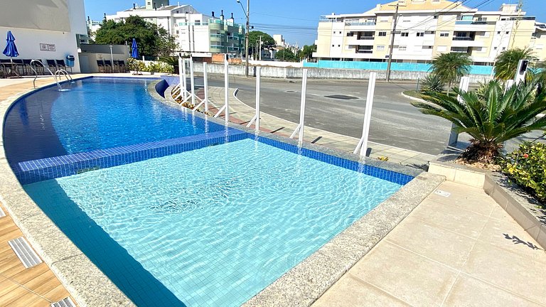 Caminhe até a praia, apto c/ piscina