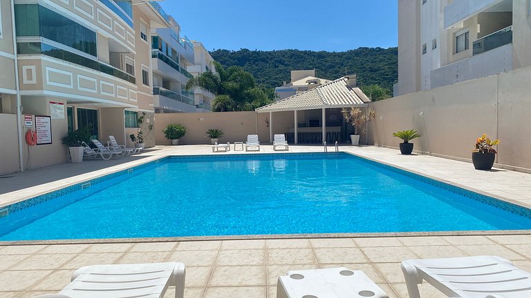 Apê c/3 dormitórios, espaçoso, PISCINA na PRAIA