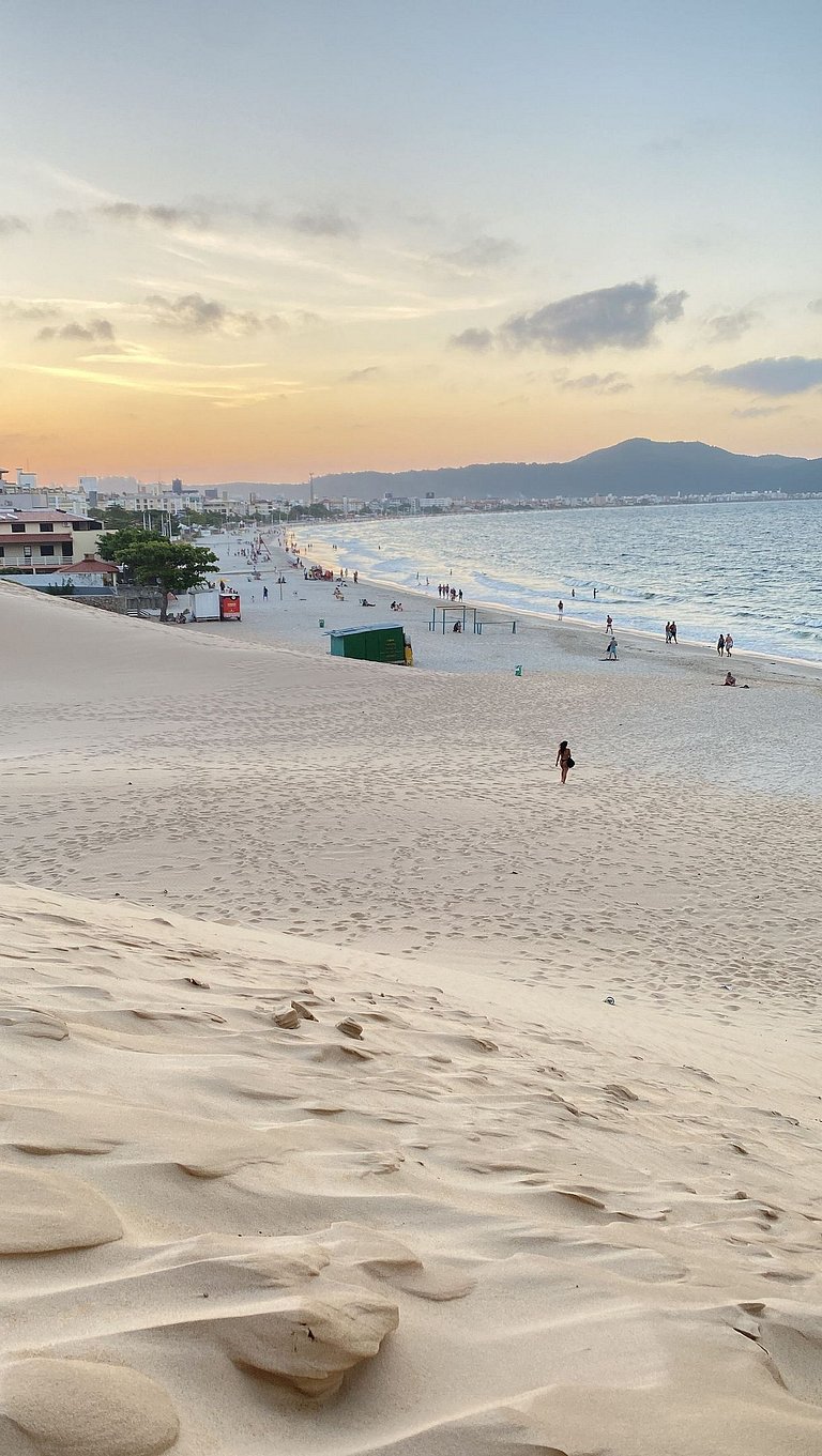Apê c/3 dormitórios, espaçoso, PISCINA na PRAIA