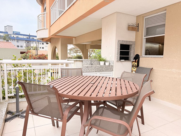 Ground floor apartment, between swimming pools, sun and beac