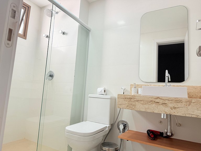 Apartamento em residencial à beira-mar- 2 garagens