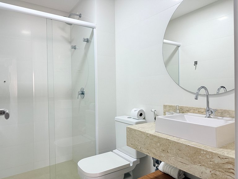 Apartamento em residencial à beira-mar- 2 garagens