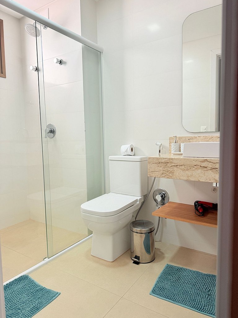 Apartamento em residencial à beira-mar- 2 garagens