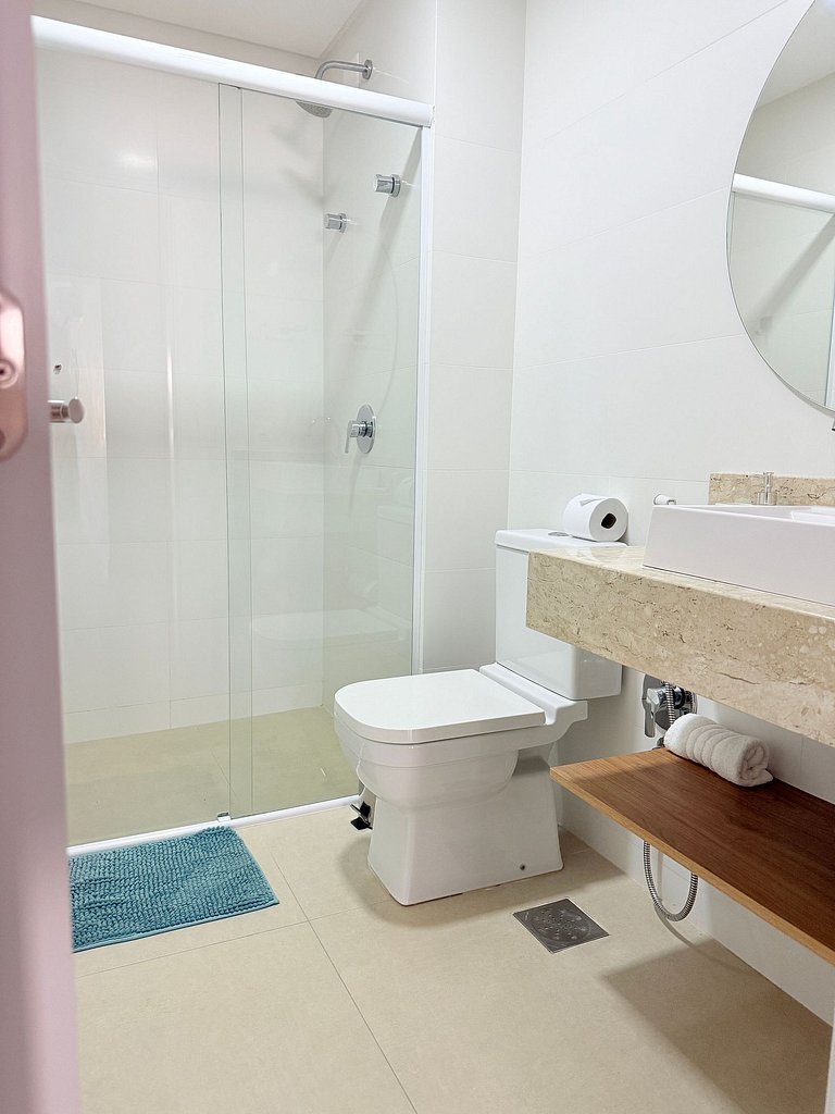 Apartamento em residencial à beira-mar- 2 garagens