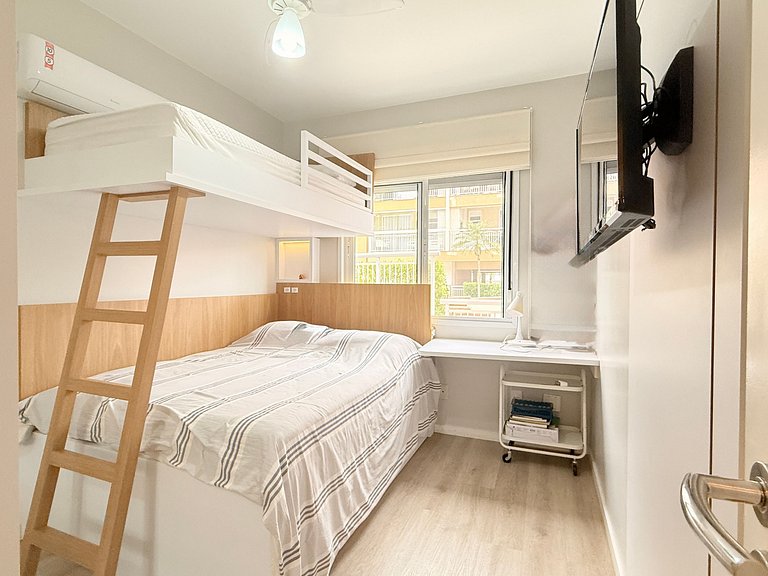 Ground floor apartment, between swimming pools, sun and beac